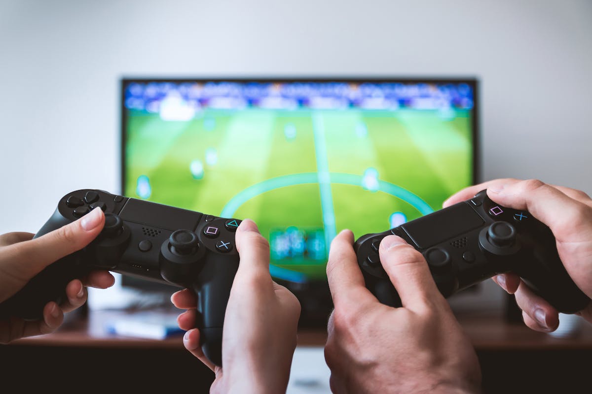Gaming handheld console